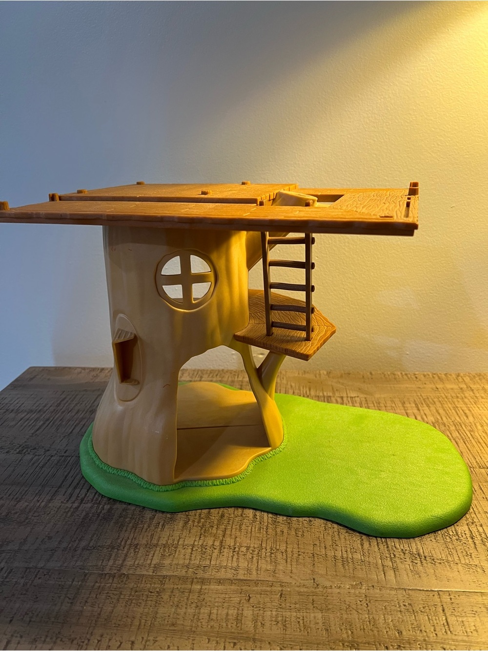 Sylvanian Families Calico Critters Adventure Treehouse Base with Ladder